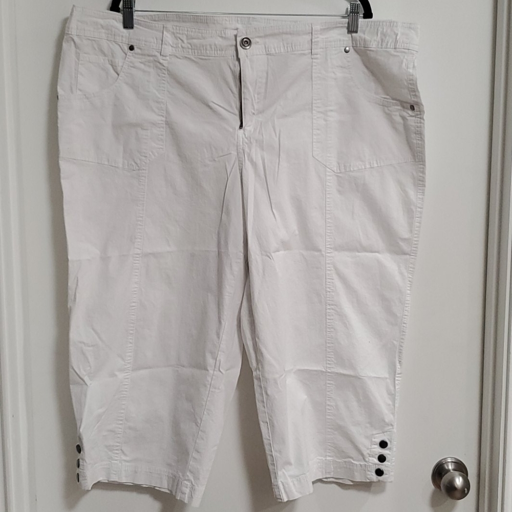 Lane Bryant white capris size 24